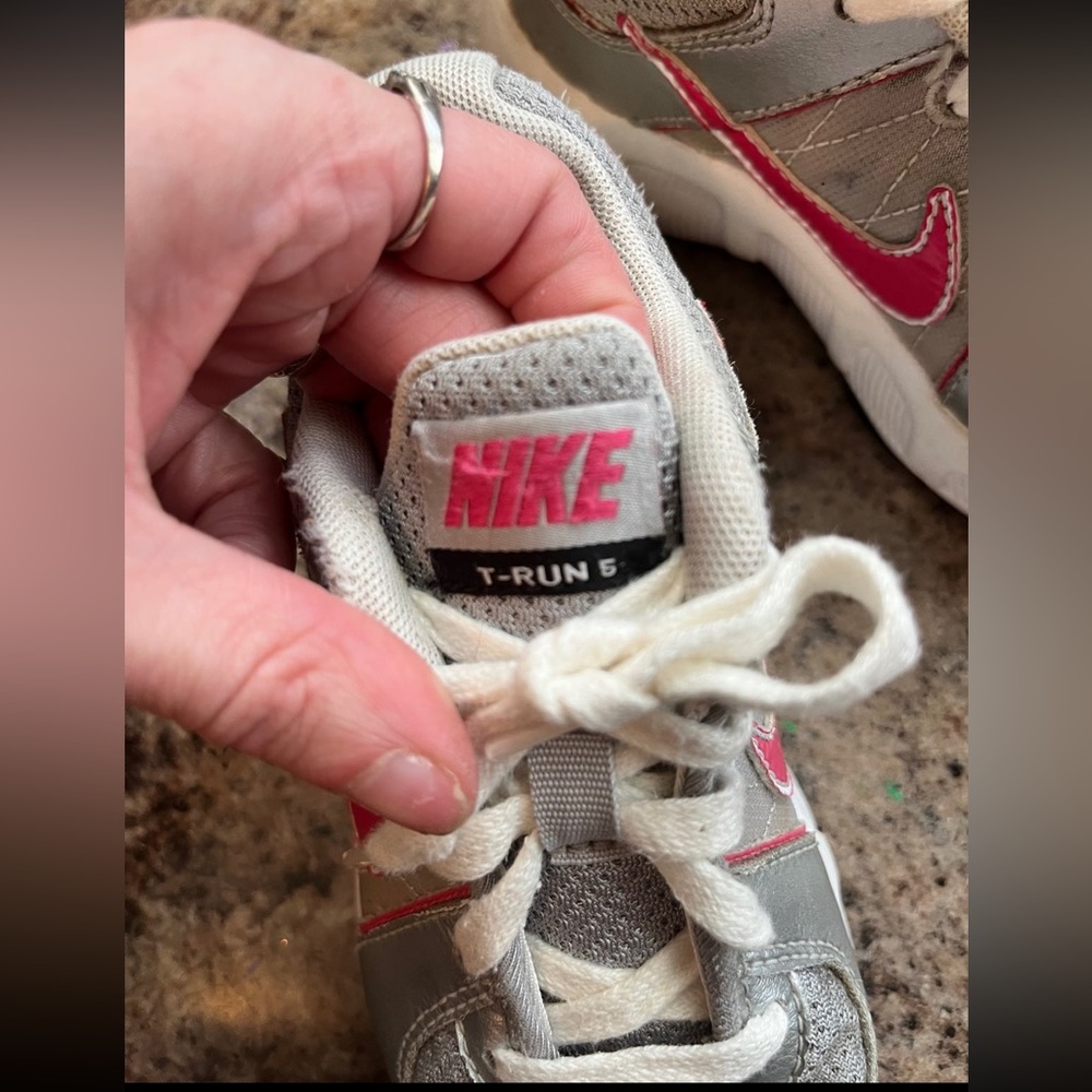 Girls toddler Nike tennis shoes size 11c - Picture 3 of 5